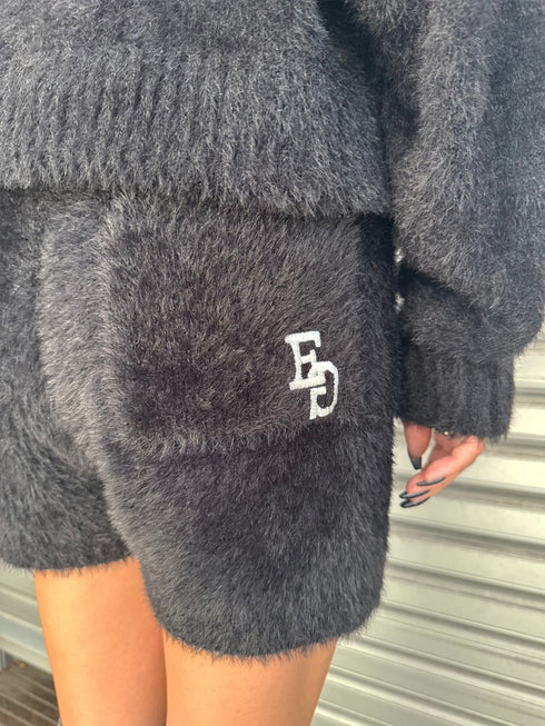 ロゴ刺繍シャギーニットショートパンツ